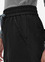 Load image into Gallery viewer, Women&#39;s Straight Scrub Pants with 6 Pockets in Black
